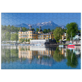 Darstellung des Puzzle-Motivs Schlosshotel am See gegen Mittagskogel (2143m), Velden, Wörther See, Österreich – Puzzleteile: 200