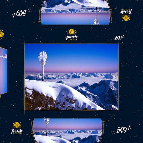 Gipfelkreuz der Zugspitze gegen Bayerische- und Österreichische Alpen, Oberbayern, Bayern, Deutschland 500 Puzzle Schachtel 3D Modell