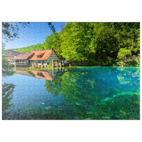 Darstellung des Puzzle Motivs Mühle am Blautopf, eine Karstquelle in Blaubeuren, Alb-Donau-Kreis - Puzzleteile: 500