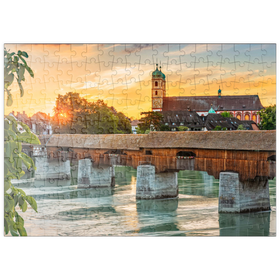 Darstellung des Puzzle Motivs Überdachte Holzbrücke und Fridolinsmünster in Bad Säckingen bei Sonnenuntergang - Puzzleteile: 200