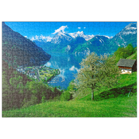 puzzleplate Blick auf das Dorf am See gegen Gitschen und Urirotstock 500 Puzzle