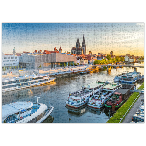 puzzleplate Museum der Bayerischen Geschichte am Ufer der Donau mit dem Regensburger Dom am Abend 1000 Puzzle