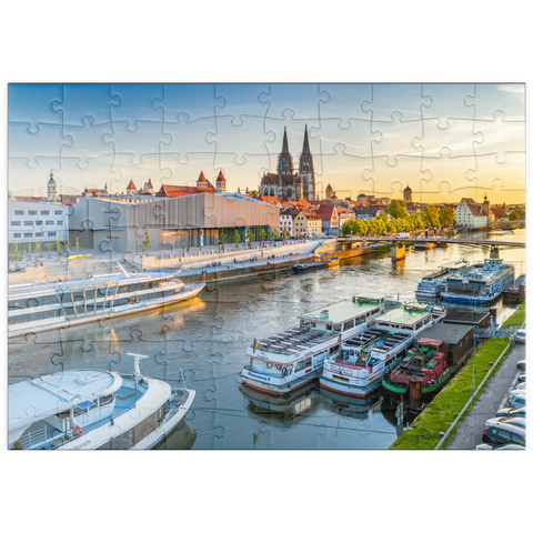 puzzleplate Museum der Bayerischen Geschichte am Ufer der Donau mit dem Regensburger Dom am Abend 100 Puzzle