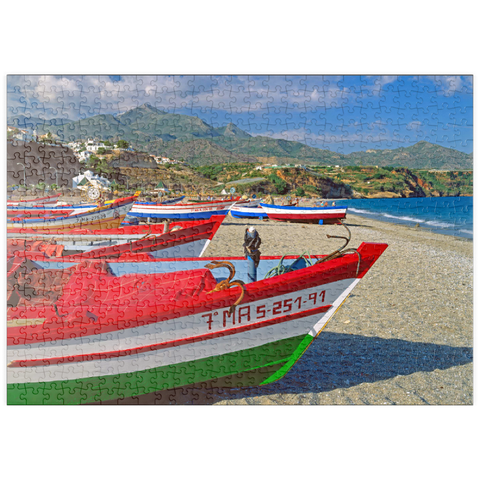 puzzleplate Fischerboote am Strand von Nerja, Malaga, Andalusien, Spanien 500 Puzzle