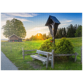 Darstellung des Puzzle Motivs Kreuz mit Bank bei Sonnenuntergang auf der Aidlinger Höhe - Puzzleteile: 1000