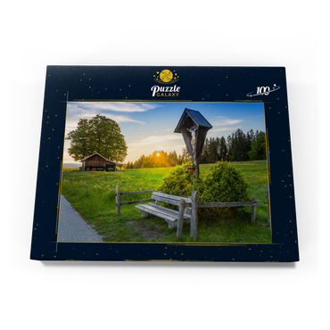 Kreuz mit Bank bei Sonnenuntergang auf der Aidlinger Höhe 100 Puzzle Schachtel Ansicht3