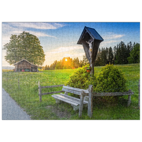 Darstellung des Puzzle Motivs Kreuz mit Bank bei Sonnenuntergang auf der Aidlinger Höhe - Puzzleteile: 500