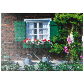 Darstellung des Puzzle-Motivs Altes Bauernhausfenster in Oberbayern, Bayern, Deutschland – Puzzleteile: 200