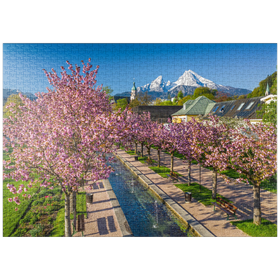 Darstellung des Puzzle-Motivs Blühende Kirschbäume, Kirschblüte im Kurgarten von Berchtesgaden mit dem Watzmann – Puzzleteile: 1000
