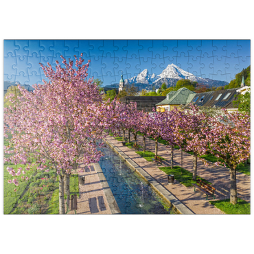 puzzleplate Blühende Kirschbäume, Kirschblüte im Kurgarten von Berchtesgaden mit dem Watzmann 200 Puzzle