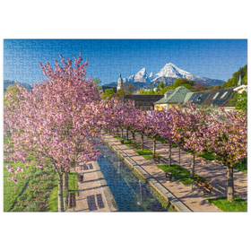 Darstellung des Puzzle-Motivs Blühende Kirschbäume, Kirschblüte im Kurgarten von Berchtesgaden mit dem Watzmann – Puzzleteile: 500