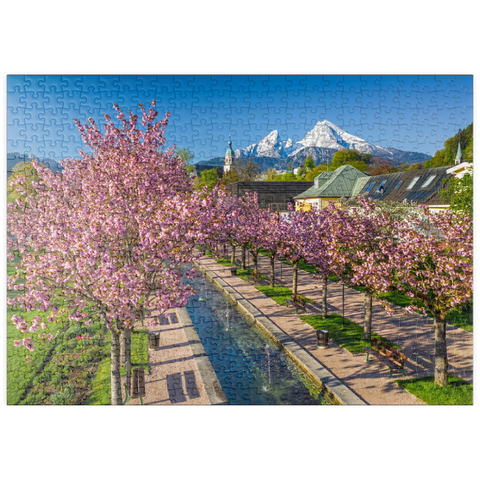 puzzleplate Blühende Kirschbäume, Kirschblüte im Kurgarten von Berchtesgaden mit dem Watzmann 500 Puzzle