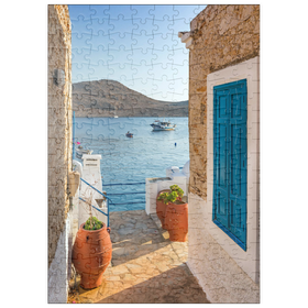 Darstellung des Puzzle Motivs Gasse mit Blick zum Meer am Morgen, Hafenort Emborios, Insel Chalki, Griechenland - Puzzleteile: 200