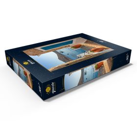 Darstellung des Puzzle Motivs Gasse mit Blick zum Meer am Morgen, Hafenort Emborios, Insel Chalki, Griechenland - Puzzleteile: 500