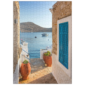 Darstellung des Puzzle Motivs Gasse mit Blick zum Meer am Morgen, Hafenort Emborios, Insel Chalki, Griechenland - Puzzleteile: 500