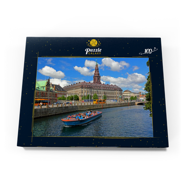 Schloss Christiansborg auf der Insel Slotsholmen am Holmenskanal mit Rundfahrtboot, Kopenhagen, Dänemark 100 Puzzle Schachtel Ansicht3