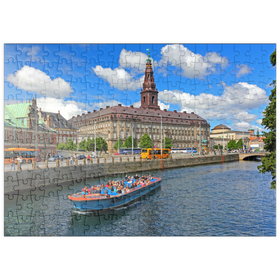 Darstellung des Puzzle-Motivs Schloss Christiansborg auf der Insel Slotsholmen am Holmenskanal, Kopenhagen, Dänemark – Puzzleteile: 200