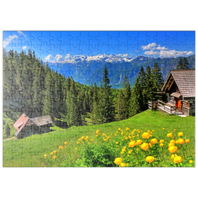 Darstellung des Puzzle-Motivs Berghütten auf der Hütteneckalm mit Blick zum Dachstein (2995m) – Puzzleteile: 200