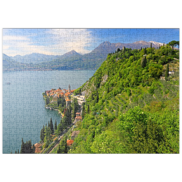 puzzleplate Blick auf den See, den Ort und zum Kastell Vezio, Varenna, Comer See, Provinz Lecco, Lombardei, Italien 500 Puzzle