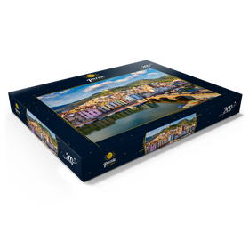 Alternative Darstellung des Puzzle-Motivs Bosa mit farbigen Häusern und einer mittelalterlichen Burg, Sardinien, Italien – Puzzleteile: 200