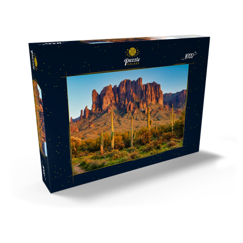 Die Superstitionsberge und die Wüstenlandschaft von Sonoran bei Sonnenuntergang im Lost Dutchman State Park, Arizona 1000 Puzzle Schachtel Ansicht2