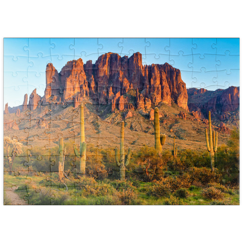 puzzleplate Die Superstitionsberge und die Wüstenlandschaft von Sonoran bei Sonnenuntergang im Lost Dutchman State Park, Arizona 100 Puzzle