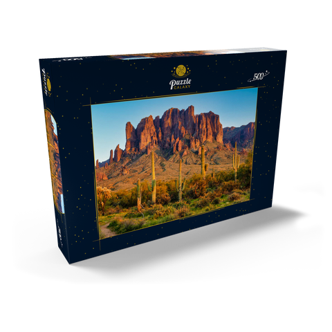 Die Superstitionsberge und die Wüstenlandschaft von Sonoran bei Sonnenuntergang im Lost Dutchman State Park, Arizona 500 Puzzle Schachtel Ansicht2