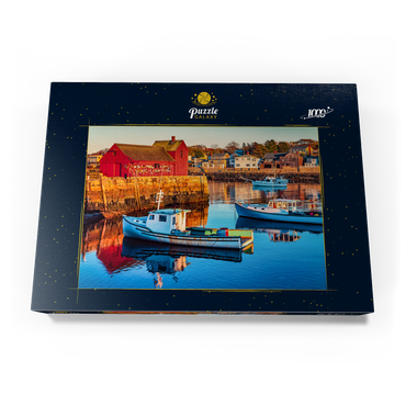 Rockport Hafen in Massachusetts mit seinen Hummerbooten und Dorf reflektieren im stillen Wasser des Tages. Die Farben geben der Stadt ein nostalgisches Gefühl. 1000 Puzzle Schachtel Ansicht3