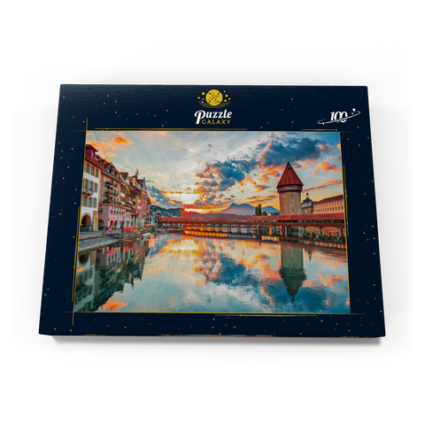 Sonnenuntergang im historischen Stadtzentrum von Luzern mit der berühmten Kapellbrücke und dem Vierwaldstattersee, Kanton Luzern, Schweiz 100 Puzzle Schachtel Ansicht3