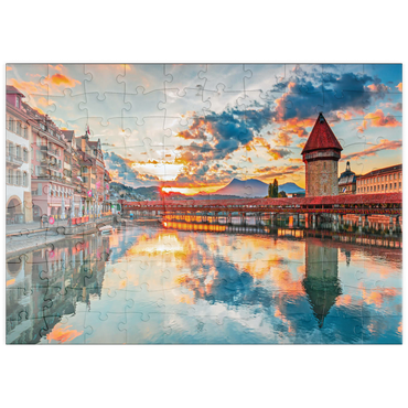 puzzleplate Sonnenuntergang im historischen Stadtzentrum von Luzern mit der berühmten Kapellbrücke und dem Vierwaldstattersee, Kanton Luzern, Schweiz 100 Puzzle