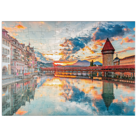 puzzleplate Sonnenuntergang im historischen Stadtzentrum von Luzern mit der berühmten Kapellbrücke und dem Vierwaldstattersee, Kanton Luzern, Schweiz 100 Puzzle