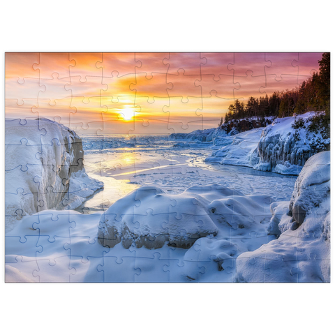 puzzleplate Gefrorener Lake Superior Sonnenaufgang am Presque Isle Park, Winter in Marquette, Michigan. 100 Puzzle