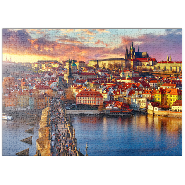 puzzleplate Panoramaaussicht oben auf der Karlsbrücke Prager Burg und Fluss Moldau Prag Tschechische Republik. Malerische Landschaft mit sonnigen Altstädter Häusern mit roten, tegularen Dächern und Bachturm. 500 Puzzle