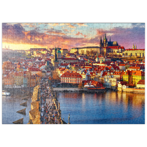 puzzleplate Panoramaaussicht oben auf der Karlsbrücke Prager Burg und Fluss Moldau Prag Tschechische Republik. Malerische Landschaft mit sonnigen Altstädter Häusern mit roten, tegularen Dächern und Bachturm. 500 Puzzle