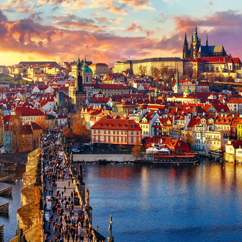 Panoramaaussicht oben auf der Karlsbrücke Prager Burg und Fluss Moldau Prag Tschechische Republik. Malerische Landschaft mit sonnigen Altstädter Häusern mit roten, tegularen Dächern und Bachturm. 500 Puzzle 3D Modell