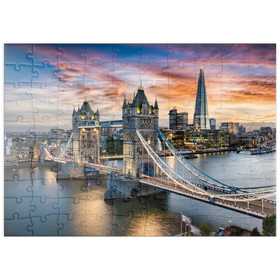 Darstellung des Puzzle-Motivs Tower Bridge und Skyline von London, Großbritannien, kurz nach Sonnenuntergang – Puzzleteile: 100