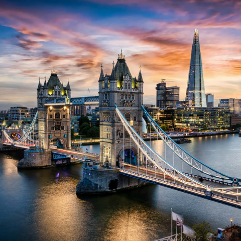 Luftbild zur beleuchteten Tower Bridge und Skyline von London, Großbritannien, kurz nach Sonnenuntergang 100 Puzzle 3D Modell