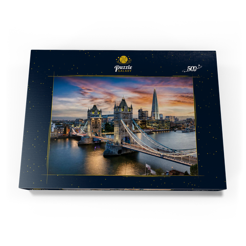 Luftbild zur beleuchteten Tower Bridge und Skyline von London, Großbritannien, kurz nach Sonnenuntergang 500 Puzzle Schachtel Ansicht3