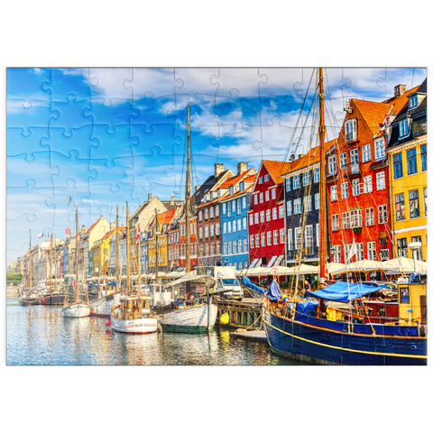 puzzleplate Kopenhagener ikonischer Blick. Berühmter alter Nyhavn Hafen im Zentrum von Kopenhagen, Dänemark im Sommer sonnige Tage. 100 Puzzle