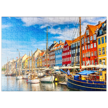 puzzleplate Kopenhagener ikonischer Blick. Berühmter alter Nyhavn Hafen im Zentrum von Kopenhagen, Dänemark im Sommer sonnige Tage. 200 Puzzle