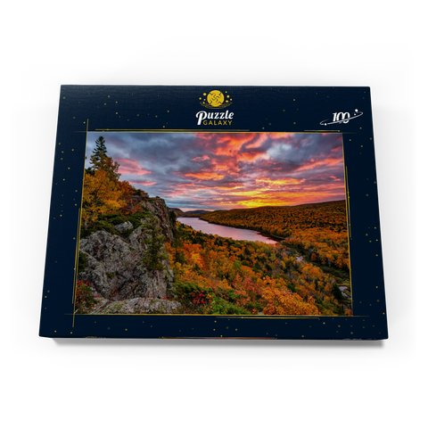 Ein feuriger Sonnenaufgang über dem Wolkensee, Porcupine Mountains Sate Park, Michigans oberste Halbinsel 100 Puzzle Schachtel Ansicht3