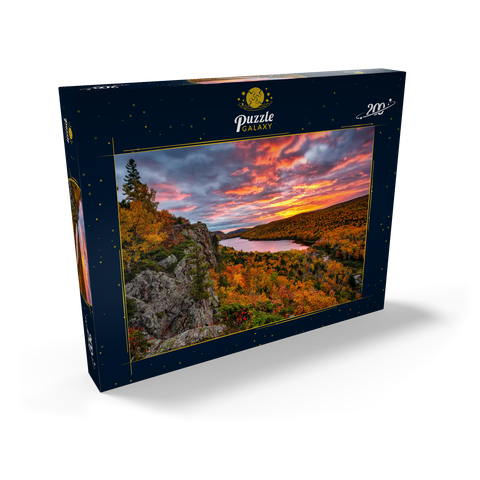 Ein feuriger Sonnenaufgang über dem Wolkensee, Porcupine Mountains Sate Park, Michigans oberste Halbinsel 200 Puzzle Schachtel Ansicht2