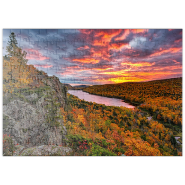 puzzleplate Ein feuriger Sonnenaufgang über dem Wolkensee, Porcupine Mountains Sate Park, Michigans oberste Halbinsel 200 Puzzle