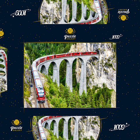 Bernina-Express in der Schweiz. Roter Gletscherzug auf dem Landwasserviadukt in den Schweizer Alpen. Panoramablick auf eine hohe Eisenbahnbrücke in den Bergen, Eisenbahnlandschaft im Sommer. Konzept des Reisens und der Eisenbahnstraße. 1000 Puzzle Schachtel 3D Modell