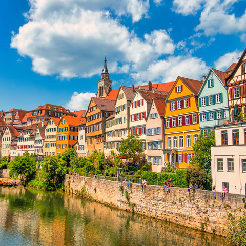 Tübingen in Stuttgart, Deutschland Farbiges Haus am Flussufer und blauer Himmel. Schöne alte Stadt in Europa. Leute sitzen an der Wand. Boote aus Holz, die am Dock befestigt sind. 1000 Puzzle 3D Modell