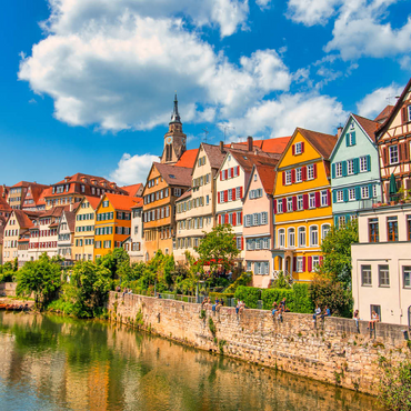 Tübingen in Stuttgart, Deutschland Farbiges Haus am Flussufer und blauer Himmel. Schöne alte Stadt in Europa. Leute sitzen an der Wand. Boote aus Holz, die am Dock befestigt sind. 100 Puzzle 3D Modell