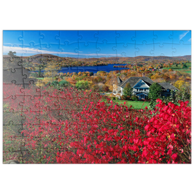 Darstellung des Puzzle Motivs Herbststimmung am Lake Waramaug mit schönem Landhaus, Indian Summer, Connecticut, USA - Puzzleteile: 100
