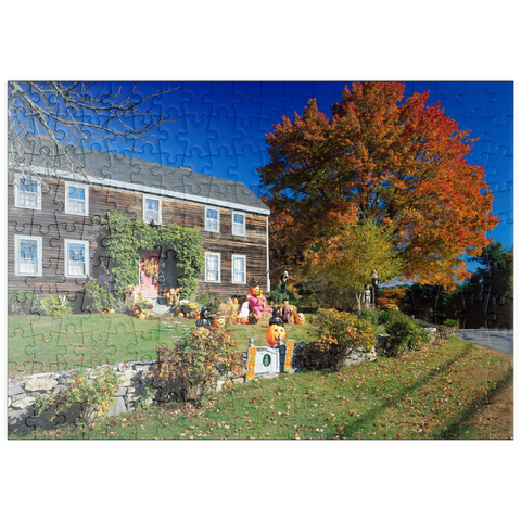 puzzleplate Haus mit Halloween Dekoration, Maine, USA 200 Puzzle