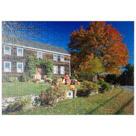Darstellung des Puzzle Motivs Haus mit Halloween Dekoration, Maine, USA - Puzzleteile: 200