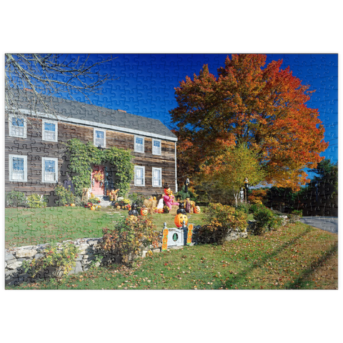 puzzleplate Haus mit Halloween Dekoration, Maine, USA 500 Puzzle